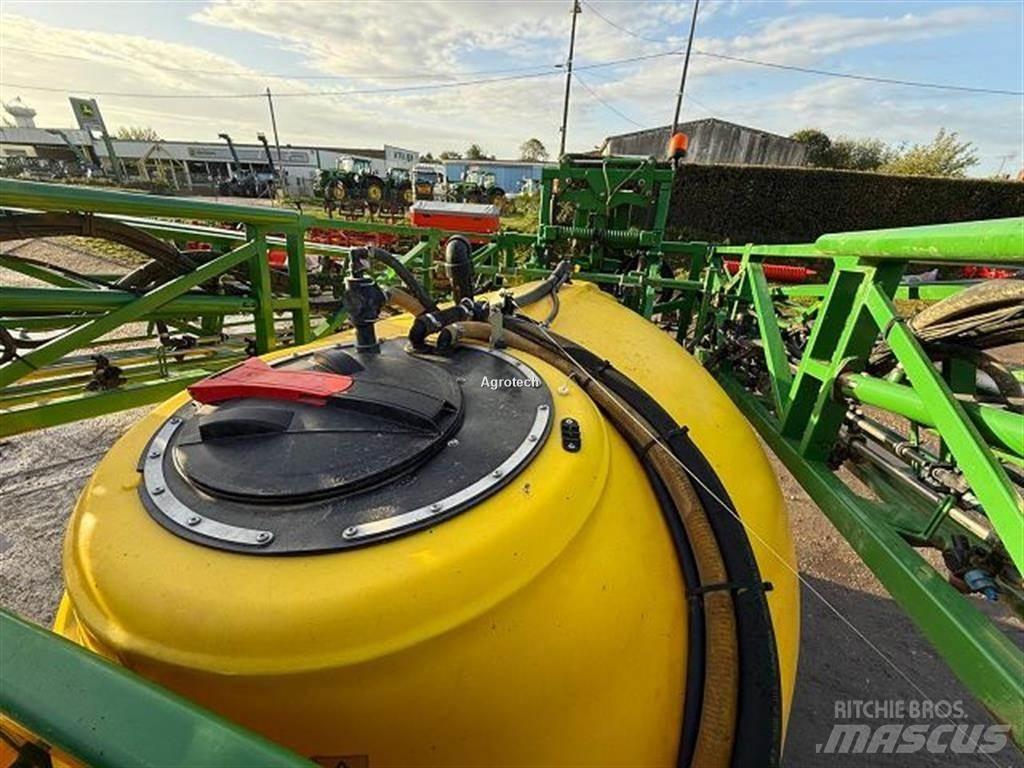 John Deere M740 Prikabinami purkštuvai