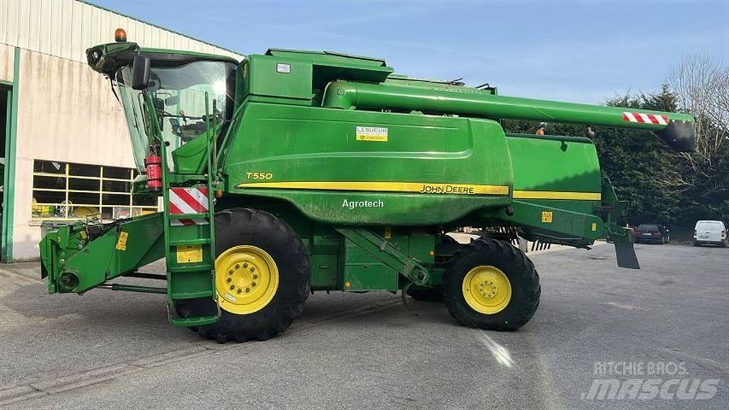 John Deere T 550 Derliaus nuėmimo kombainai