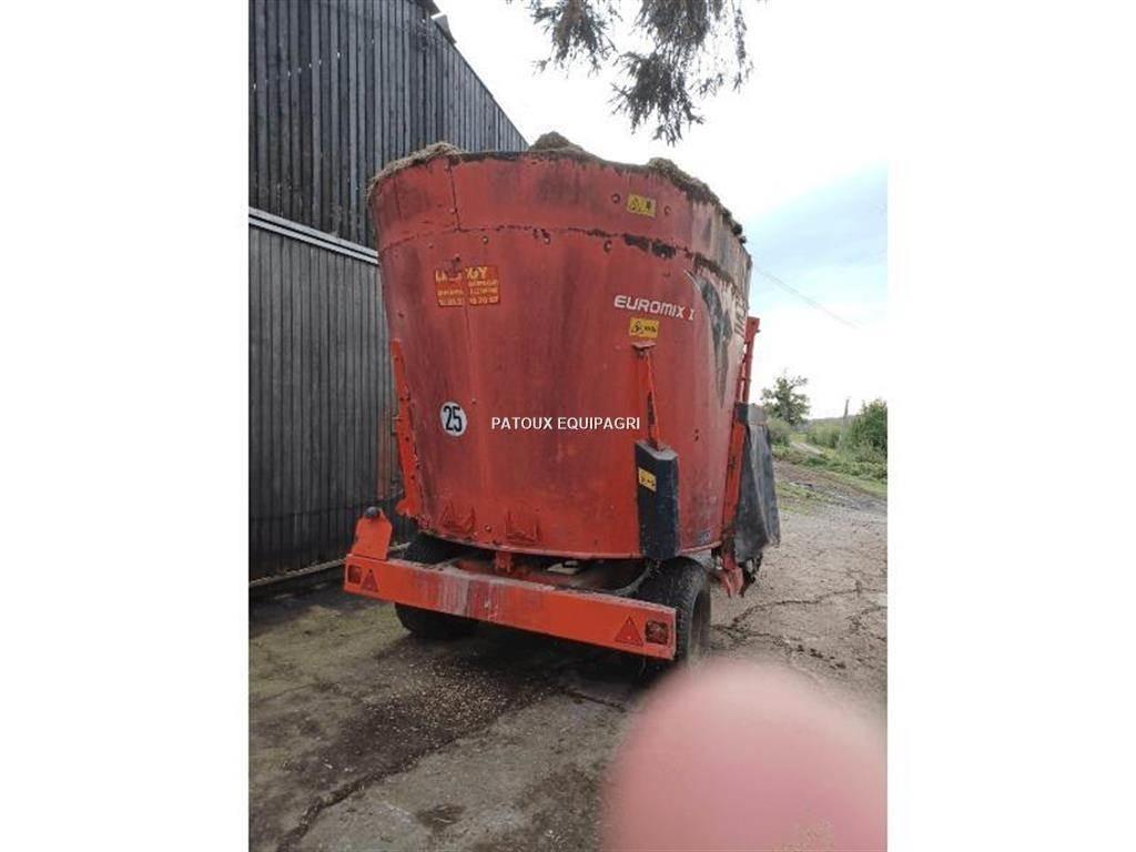 Kuhn 1070 Pašarų maišytuvai-dalytuvai