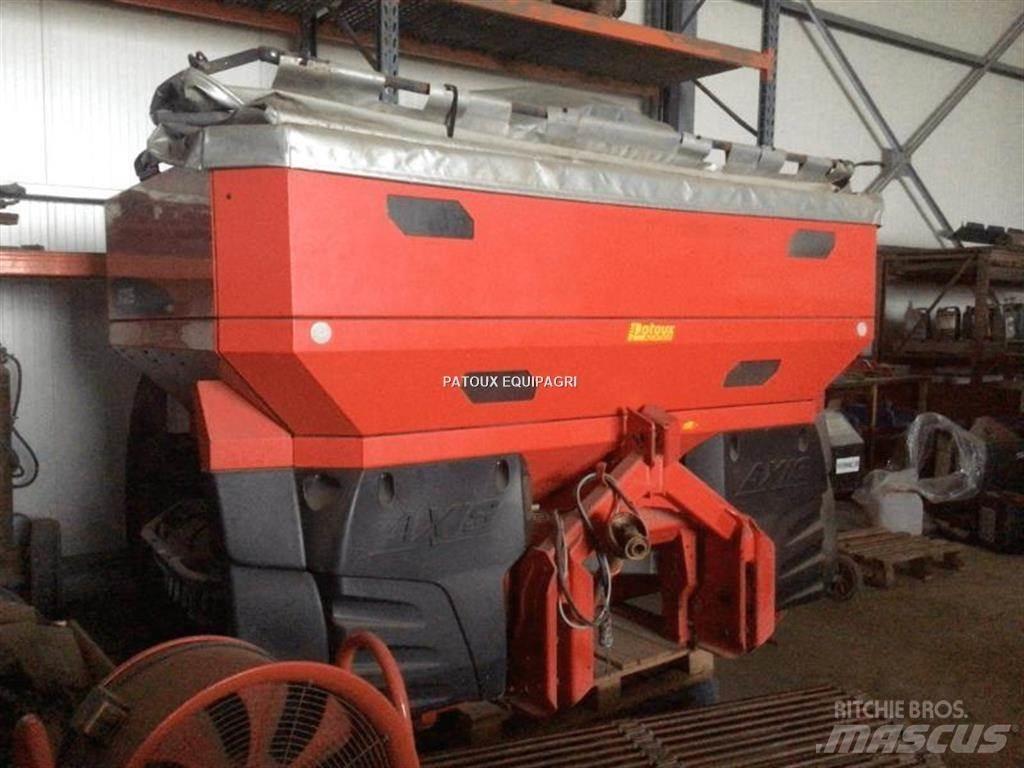 Kuhn AXIS50.1W Mineralinių trąšų barstytuvai