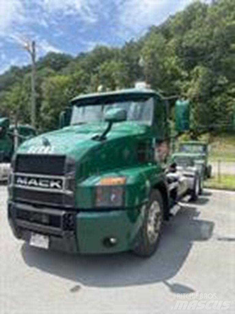 Mack AN64T Naudoti vilkikai
