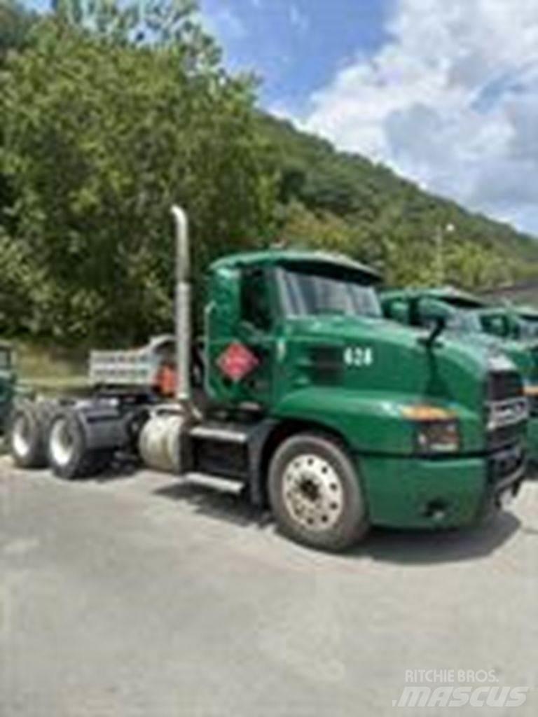 Mack AN64T Naudoti vilkikai