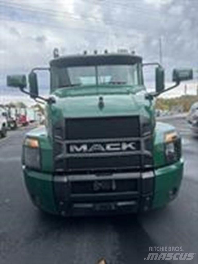 Mack AN64T Naudoti vilkikai
