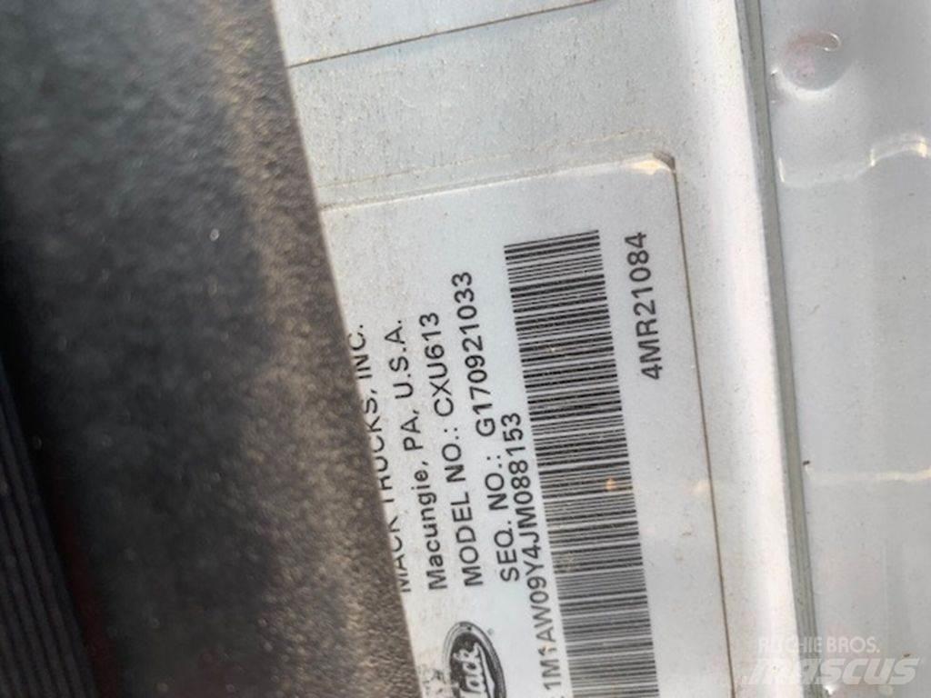 Mack CXU613 Naudoti vilkikai