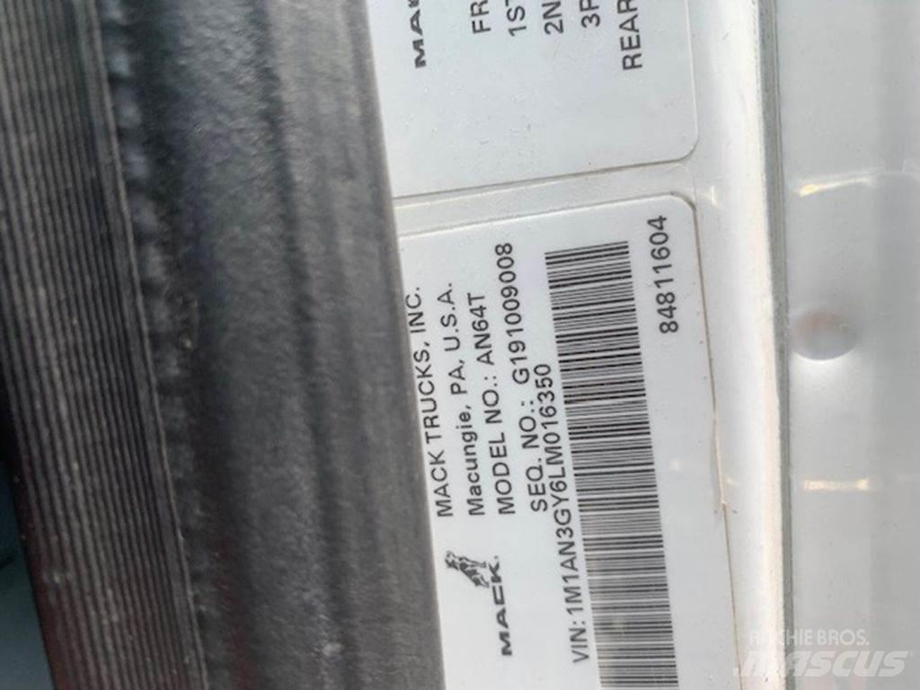 Mack CXU613 Naudoti vilkikai
