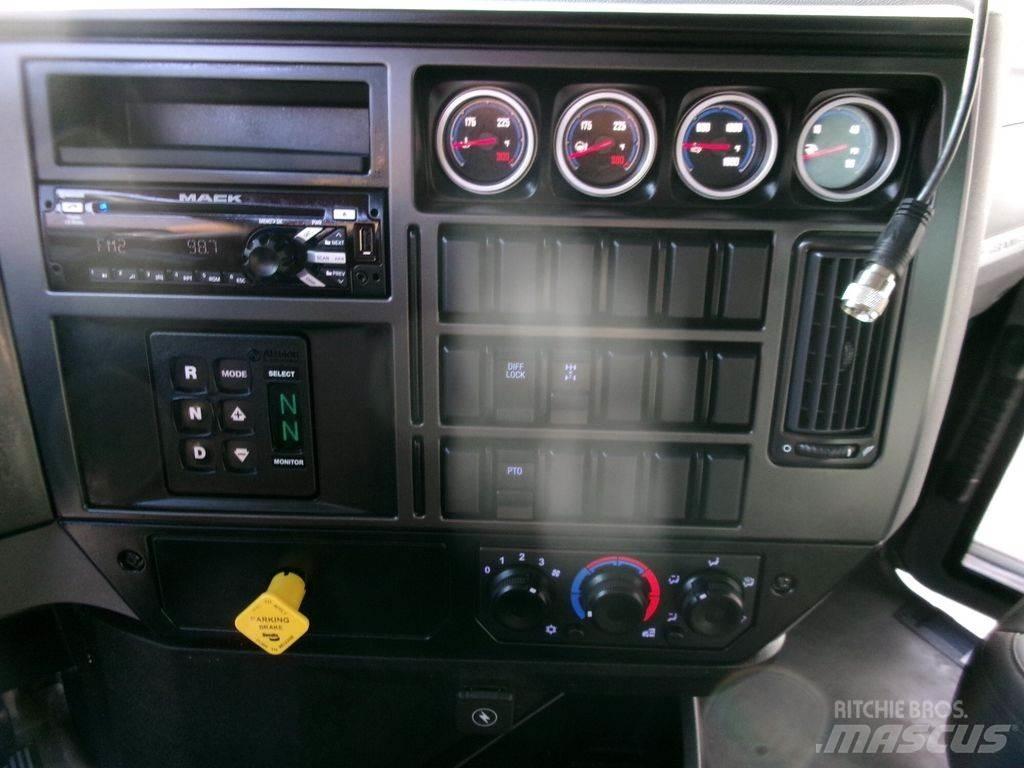 Mack GR64F Savivarčių priekabų vilkikai