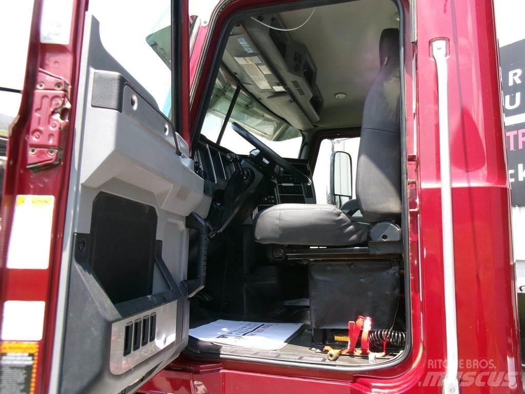 Mack GR84FR Savivarčių priekabų vilkikai