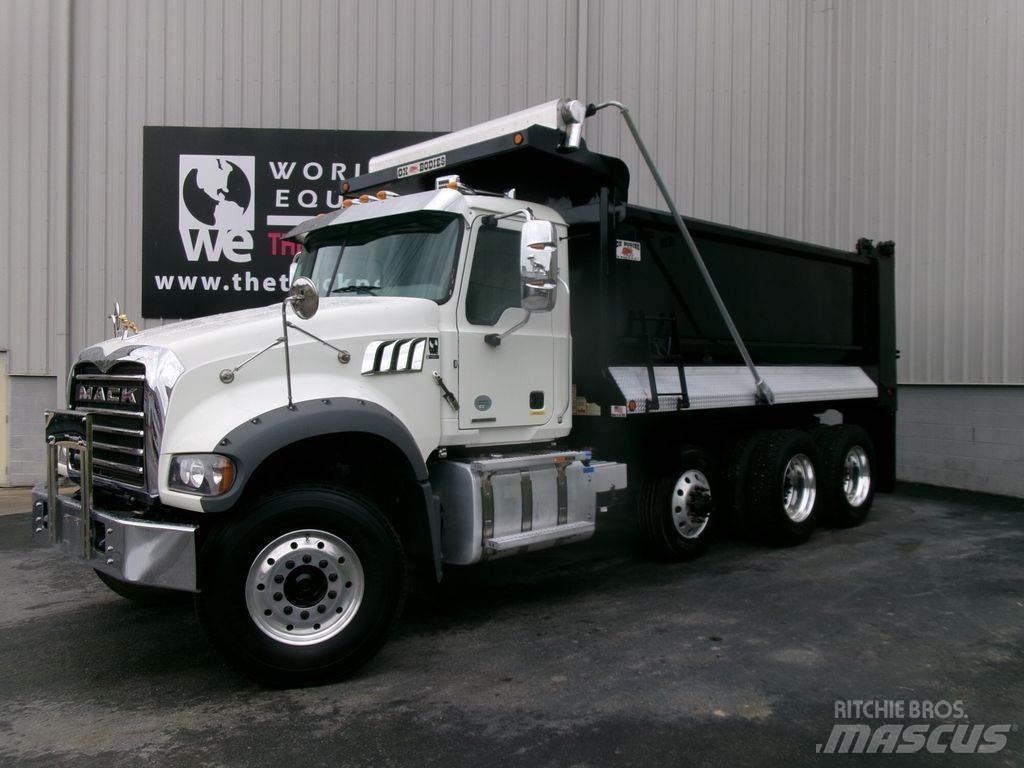 Mack Granite Savivarčių priekabų vilkikai