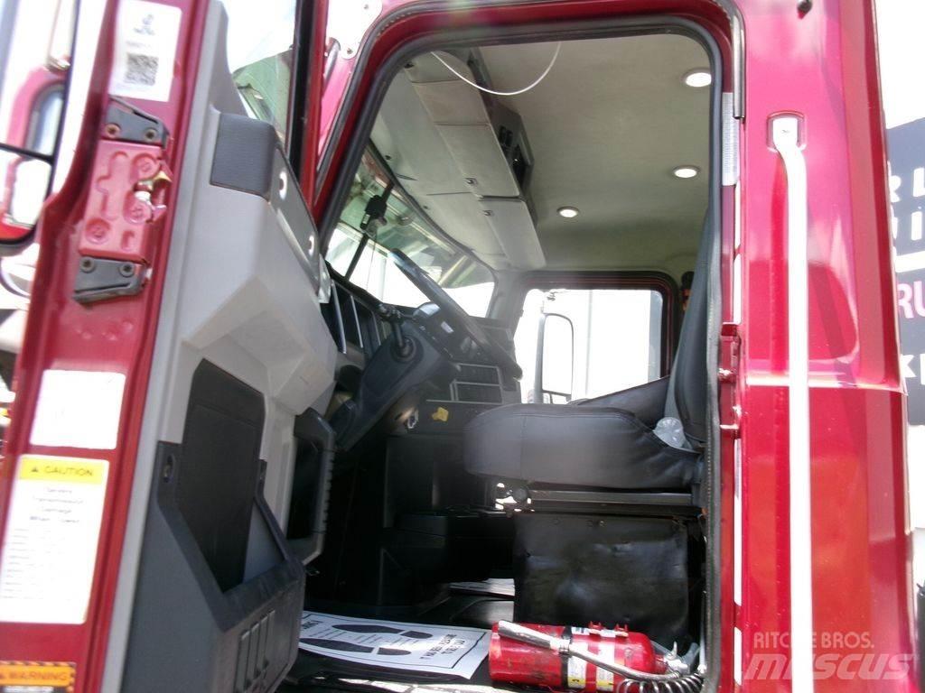 Mack Granite Savivarčių priekabų vilkikai