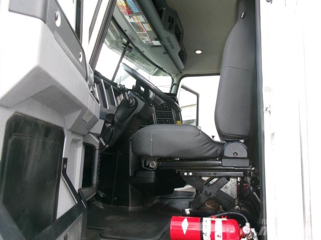 Mack Granite Savivarčių priekabų vilkikai