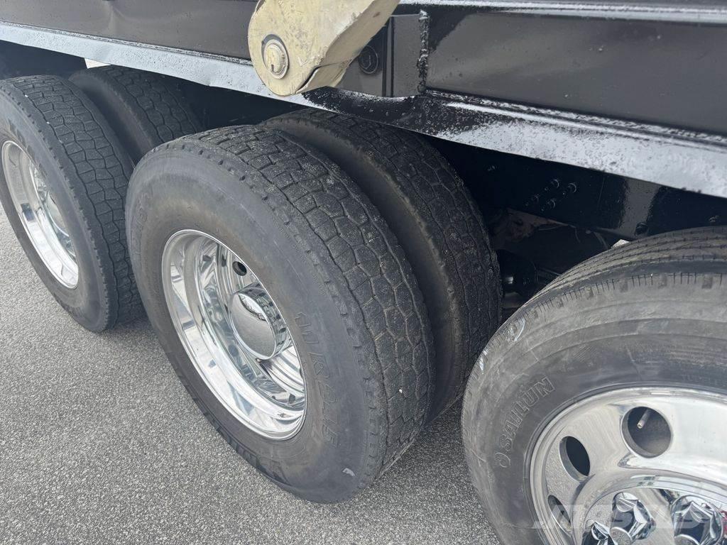Mack Granite Savivarčių priekabų vilkikai