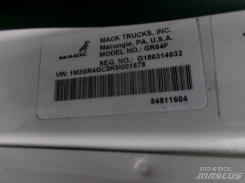 Mack GU713 Savivarčių priekabų vilkikai