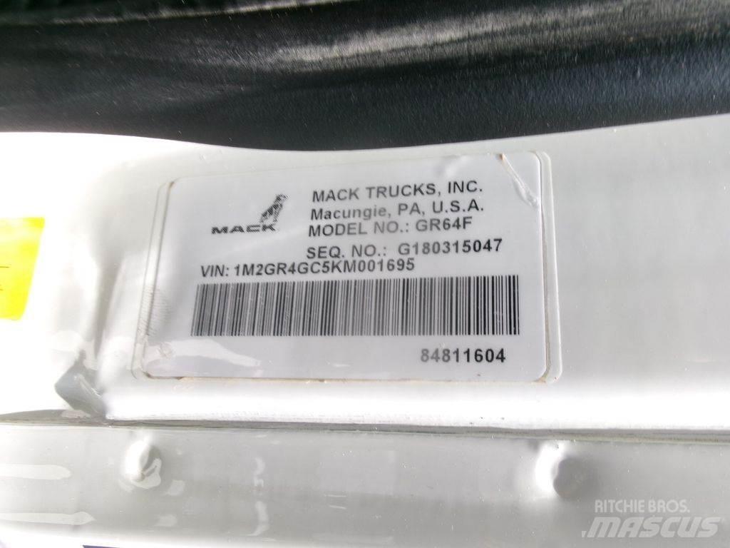 Mack GU713 Savivarčių priekabų vilkikai