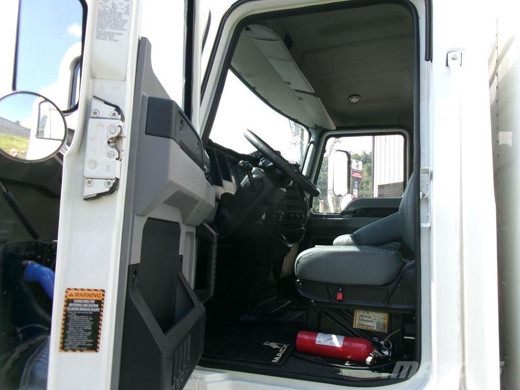 Mack MD6 Sunkvežimiai su dengtu kėbulu