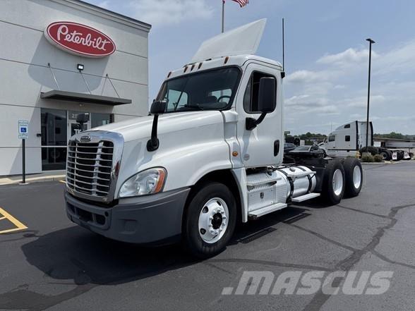 Freightliner CASCADIA 113 Naudoti vilkikai