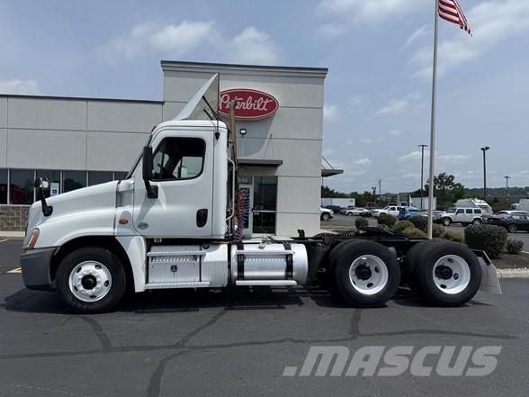 Freightliner CASCADIA 113 Naudoti vilkikai