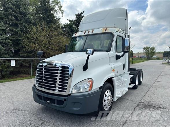 Freightliner CASCADIA 125 Naudoti vilkikai