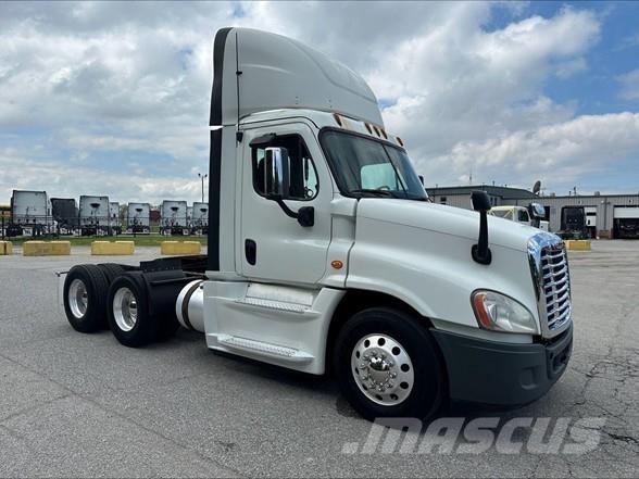 Freightliner CASCADIA 125 Naudoti vilkikai