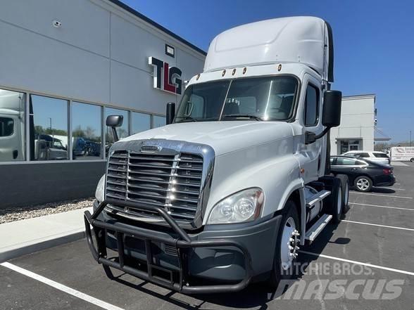 Freightliner CASCADIA 126 Naudoti vilkikai