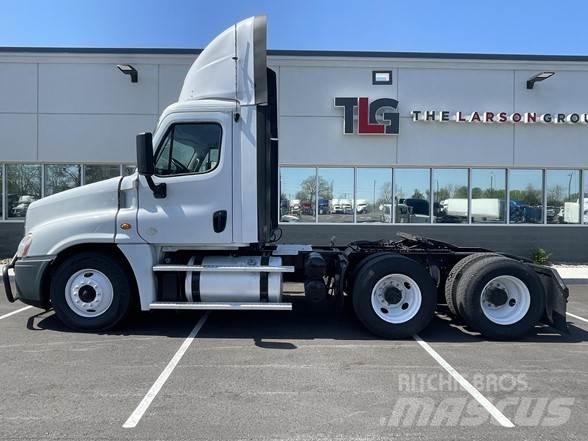 Freightliner CASCADIA 126 Naudoti vilkikai