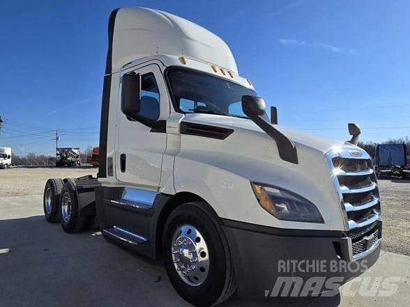 Freightliner CASCADIA 126 Naudoti vilkikai