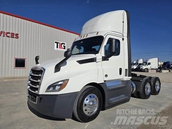 Freightliner CASCADIA 126 Naudoti vilkikai
