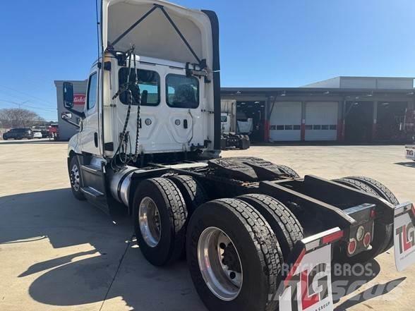 Freightliner CASCADIA 126 Naudoti vilkikai