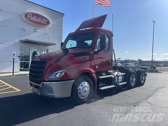 Freightliner CASCADIA 126 Naudoti vilkikai
