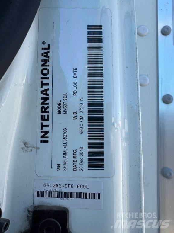 International MV Sunkvežimiai su dengtu kėbulu