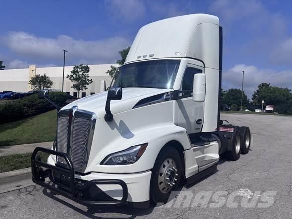 Kenworth T680 Naudoti vilkikai