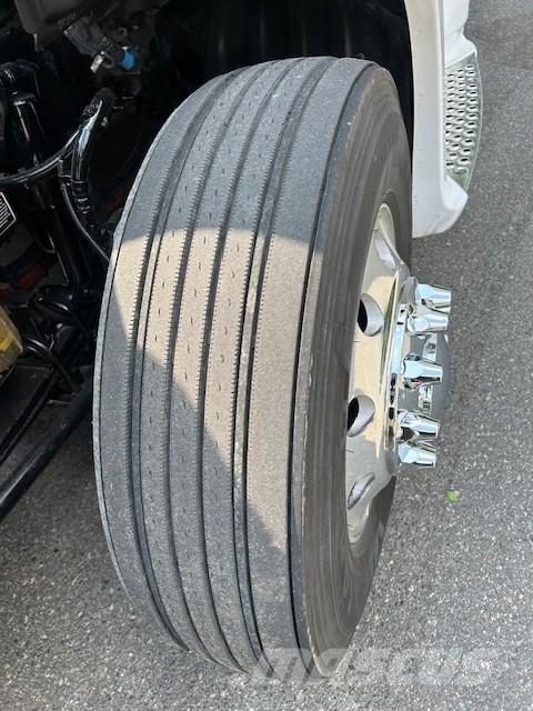 Kenworth T680 Naudoti vilkikai