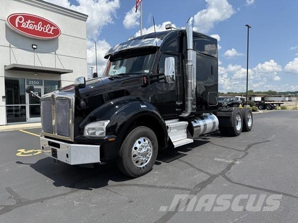 Kenworth T880 Naudoti vilkikai