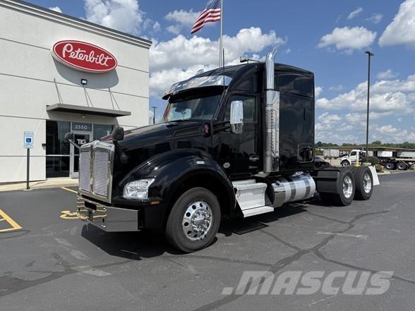 Kenworth T880 Naudoti vilkikai