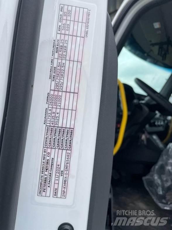 Peterbilt 536 Važiuoklė su kabina