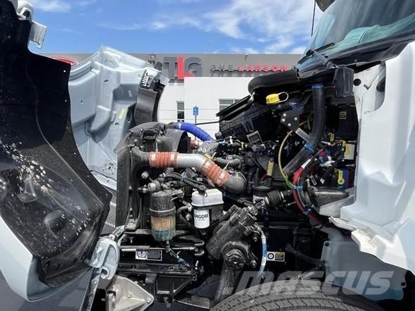 Peterbilt 536 Sunkvežimiai su dengtu kėbulu