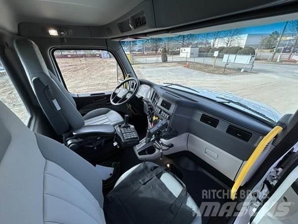 Peterbilt 567 Statyba - Kita