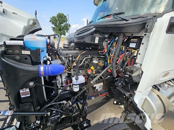 Peterbilt 567 Savivarčių priekabų vilkikai