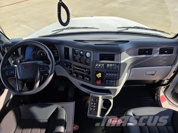 Peterbilt 567 Savivarčių priekabų vilkikai