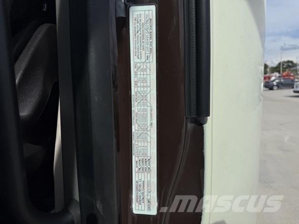 Peterbilt 579 Naudoti vilkikai