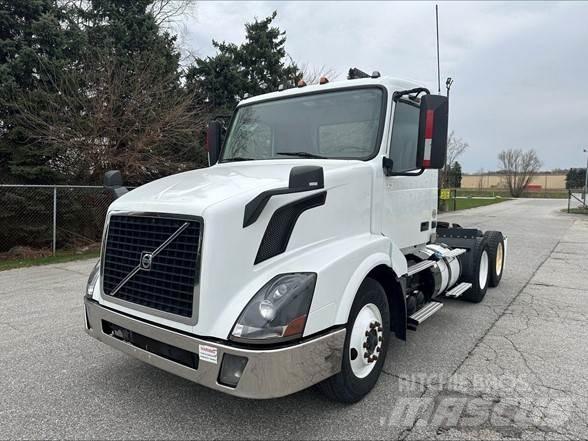 Volvo VNL42T300 Naudoti vilkikai