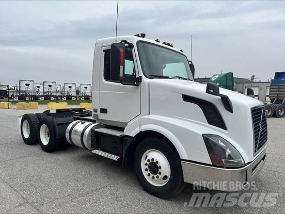 Volvo VNL42T300 Naudoti vilkikai