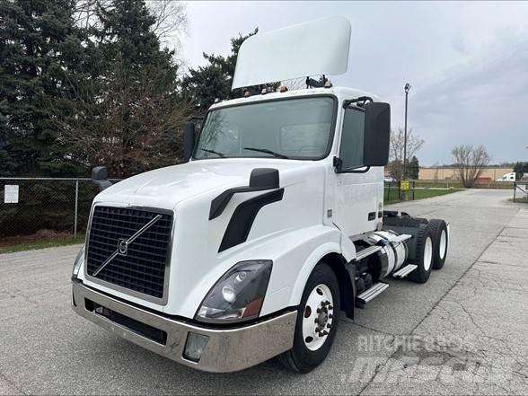 Volvo VNL42T300 Naudoti vilkikai