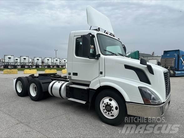 Volvo VNL42T300 Naudoti vilkikai