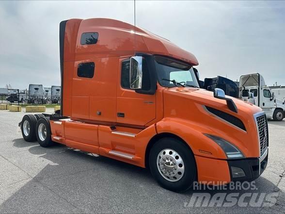 Volvo VNL42T760 Naudoti vilkikai