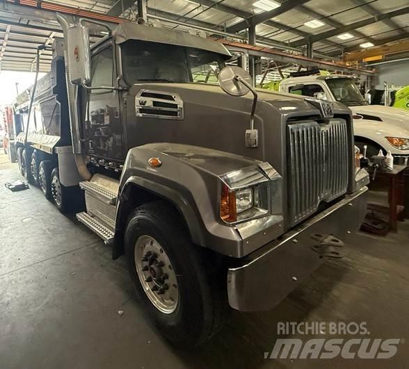 Western Star 4700 Savivarčių priekabų vilkikai