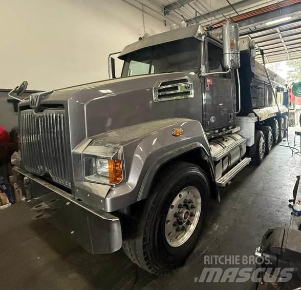 Western Star 4700 Savivarčių priekabų vilkikai
