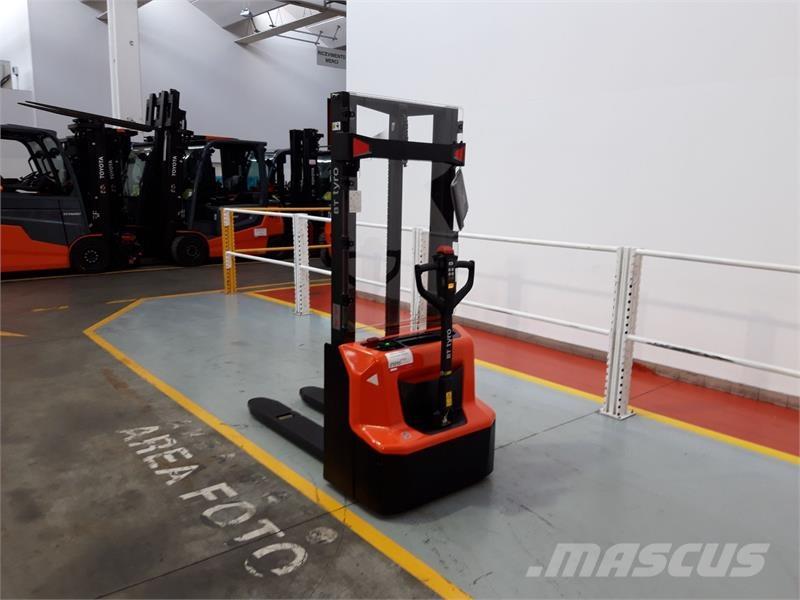 BT SHE100 Rankiniai padėklų rietuvai