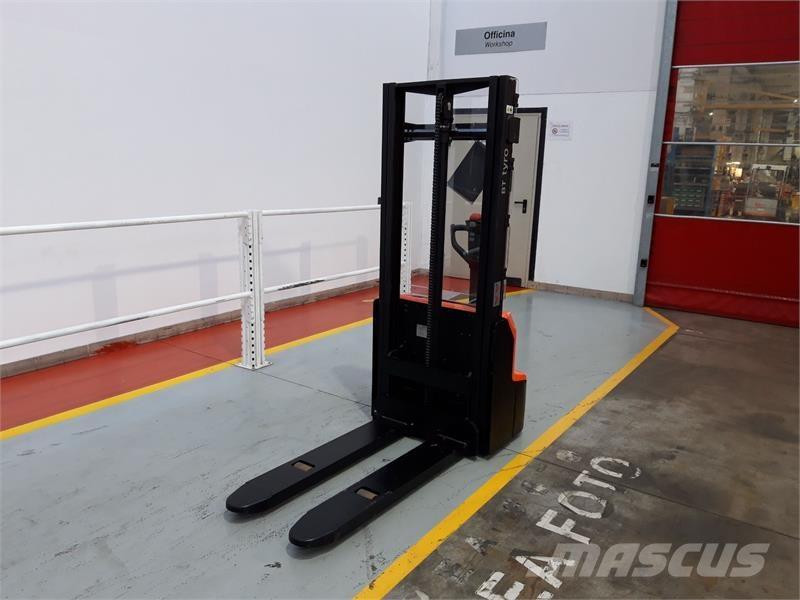 BT SHE100 Rankiniai padėklų rietuvai