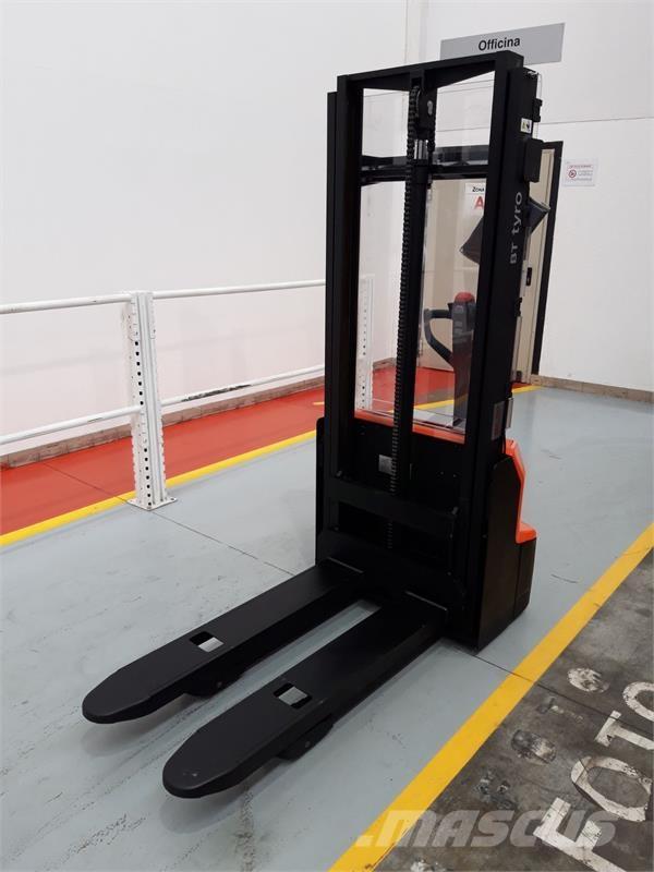 BT SHE100 Rankiniai padėklų rietuvai