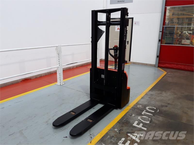 BT SHE100 Rankiniai padėklų rietuvai